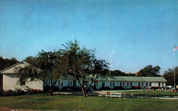 Ithaca Motel (Peters Motel) - Old Postcard
